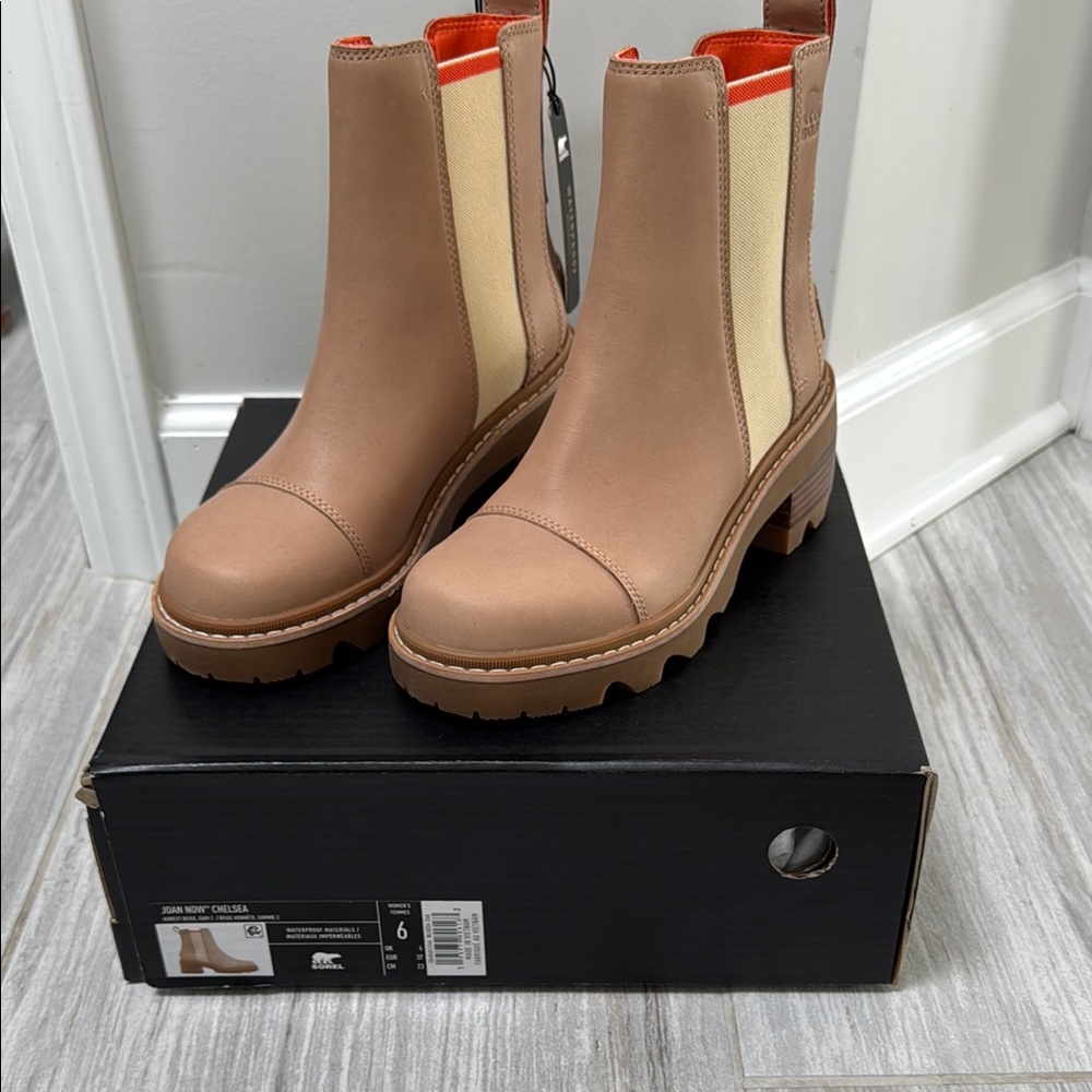 Sorel Joan Now Chelsea Honest Beige/Gum Women's Boots Size 6 NWT
